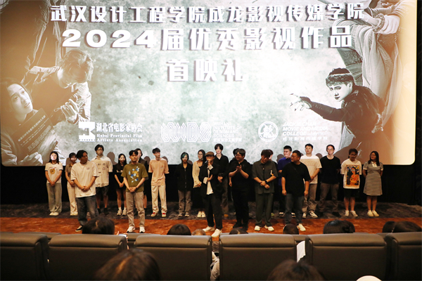 成龙电影团队制作合作的电影_成龙与电影制作团队的合作_成龙电影公司