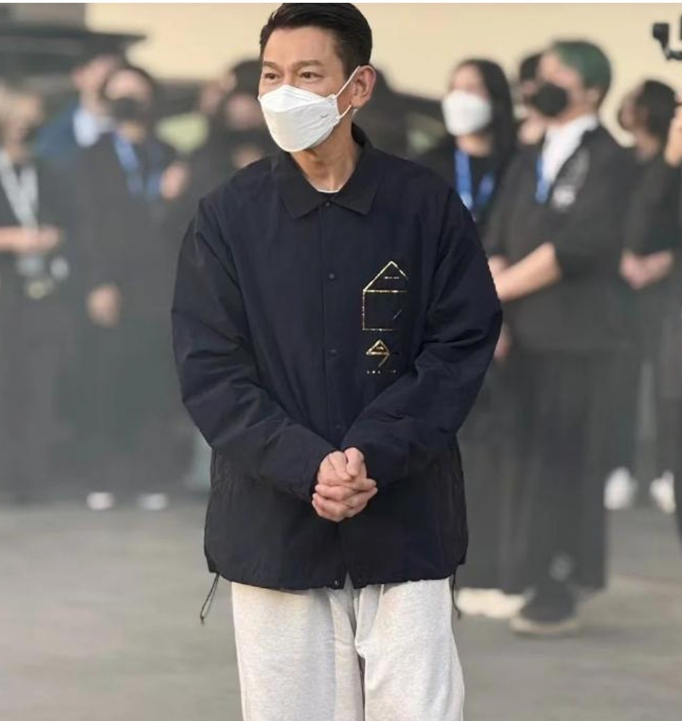 演唱刘德华的歌曲_刘德华在歌唱与演艺中的独特风格_演.唱刘德华