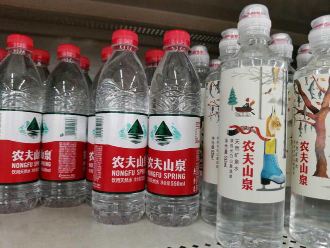 钟睒睒如何应对饮用水行业的挑战_钟睒睒如何应对饮用水行业的挑战_饮用水面临着挑战我国主要是