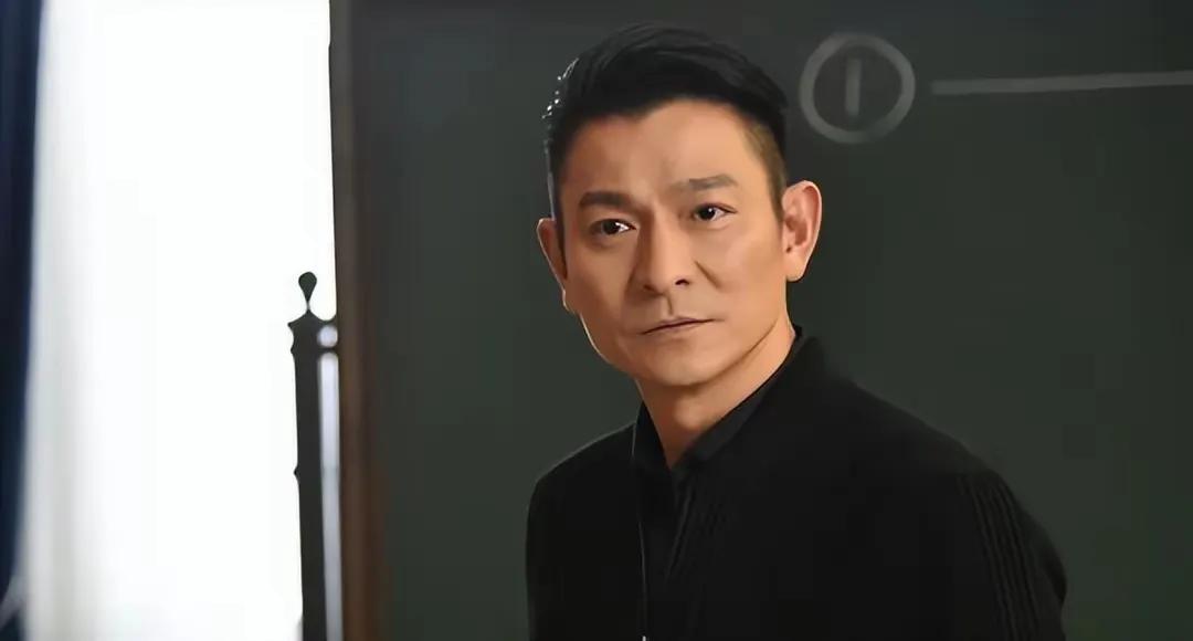 刘德华的成长故事_刘德华启示经历成长人生的故事_刘德华的人生经历与成长启示