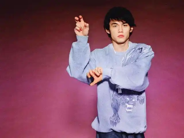 李小龙电影音乐插曲_李小龙电影里的音乐_李小龙的经典电影音乐与氛围