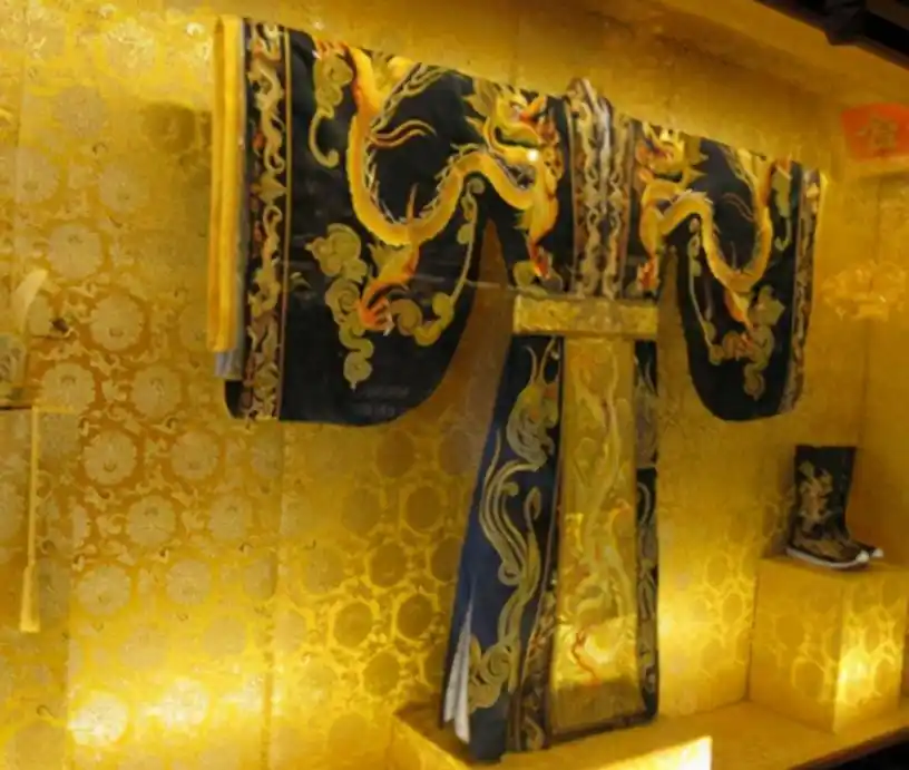 古代服饰意义_服饰象征什么_皇权的象征：古代皇帝的服饰