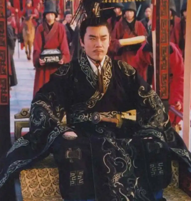 服饰象征什么_皇权的象征：古代皇帝的服饰_古代服饰意义