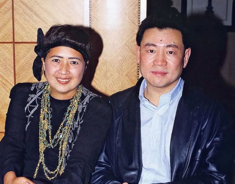 关于家庭亲情作文500字_关之琳的家庭生活与亲情故事_关之琳高尔夫球事件家庭