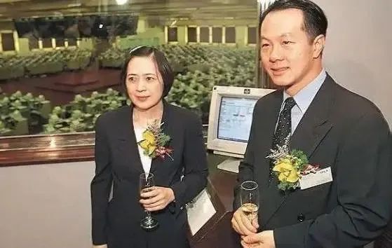 关之琳的家庭生活与亲情故事_关之琳高尔夫球事件家庭_关于家庭亲情作文500字
